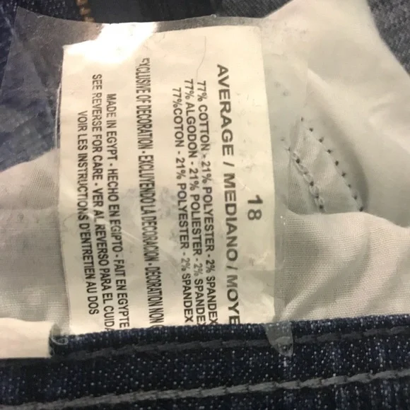 Gloria Vanderbilt - Picture 4 of 7